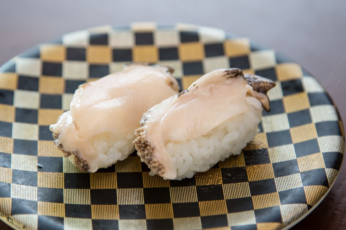Kuro Awabi (Japanese Shelled Abalone Sashimi Grade) from Tokushima thumbnail 2