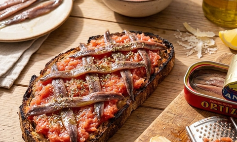 THE ULTIMATE CAESAR-STYLE "PAN CON TOMATE"