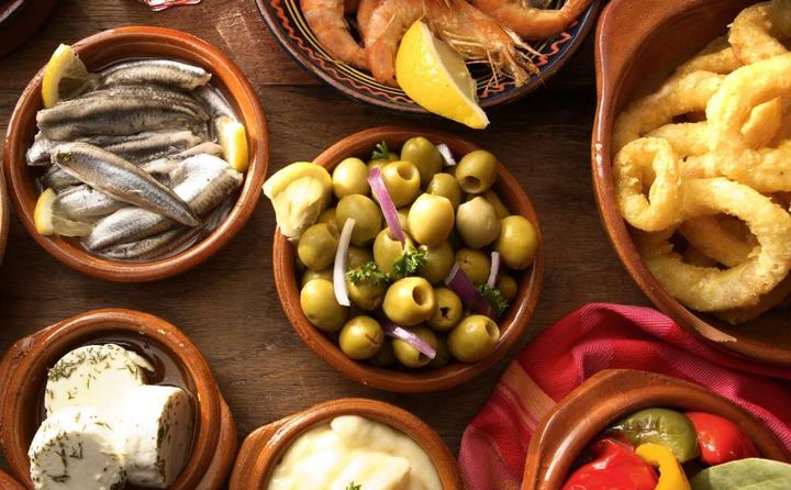 TAPAS WITH FRIENDS: HOW TO HOST A SPANISH-STYLE APERITIVO AT HOME