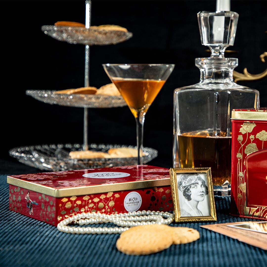 La Sablésienne Les Folies Salted Caramel Shortbread Tin 150g thumbnail 2