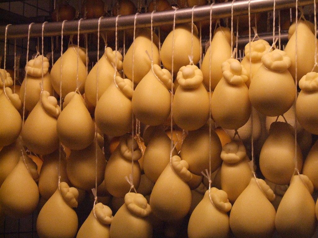 La Golosa di Puglia Smoked Scamorza thumbnail 3