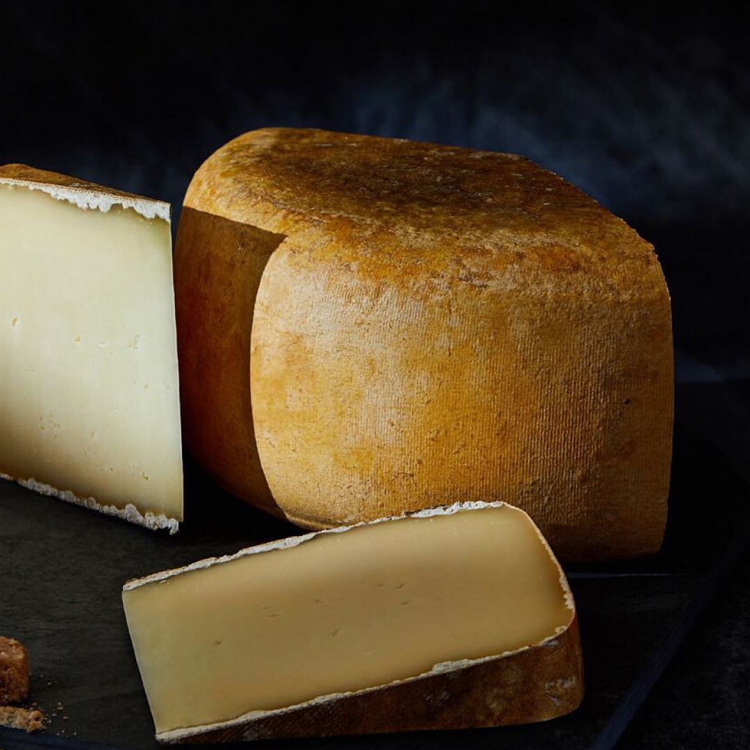 Mons Cheese Selection Box thumbnail 6