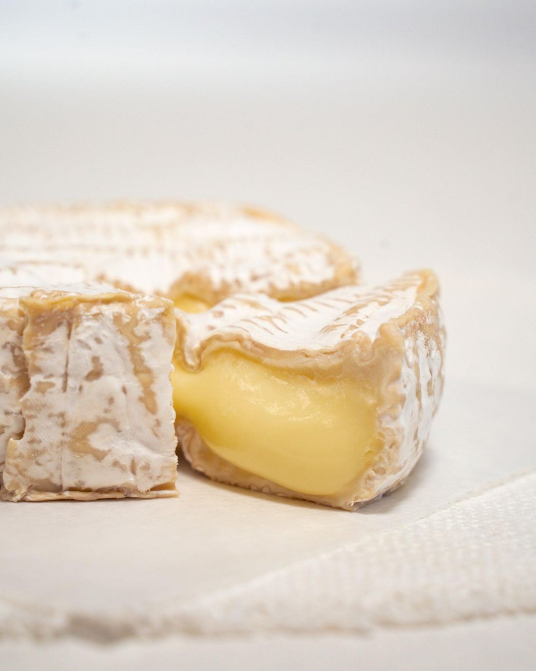 Les 5 Frères Farmhouse Camembert from Normandie thumbnail 4